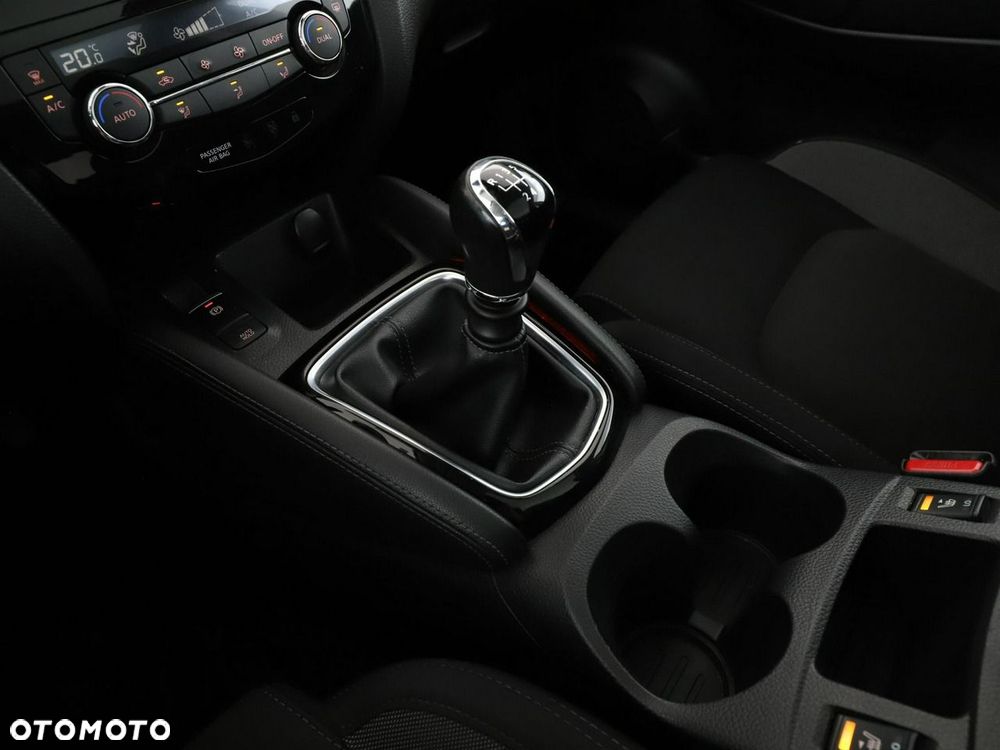 Nissan Qashqai 1.6 DIG-T N-Connecta - 29