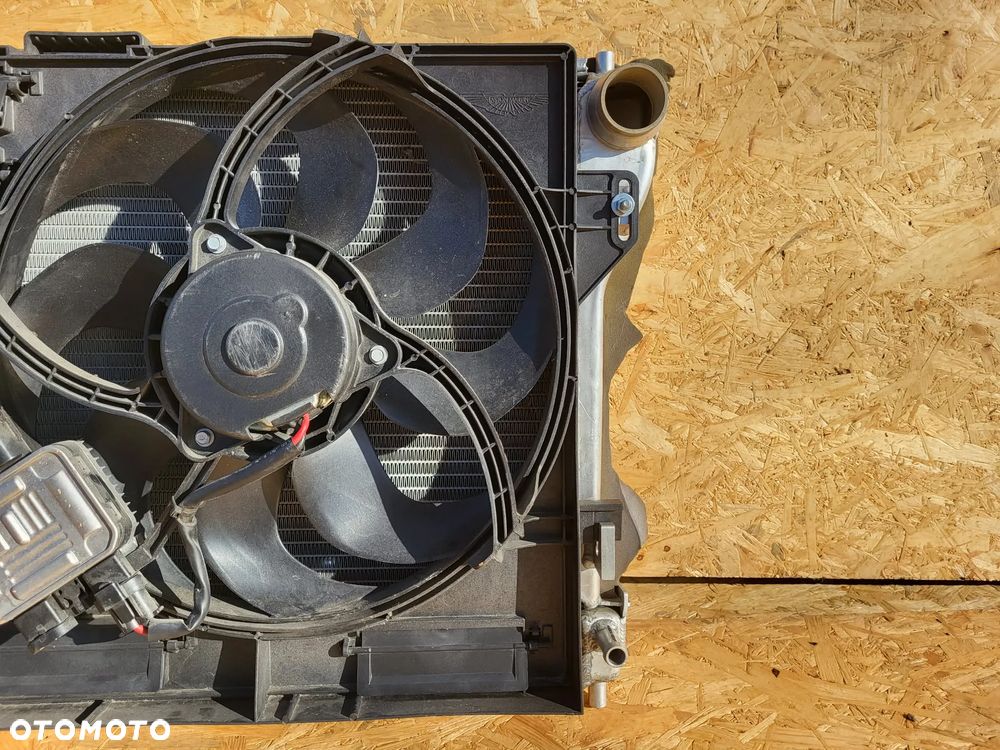 ASTON MARTIN VANTAGE 4.7 III 2011 CHŁODNICA - 8