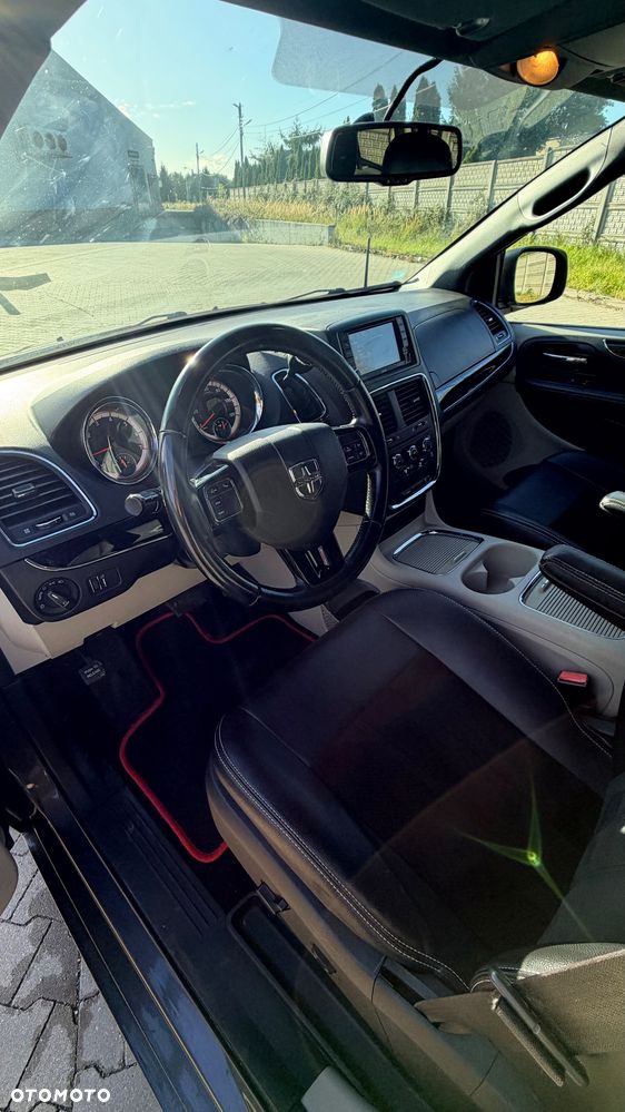 Dodge Grand Caravan - 14