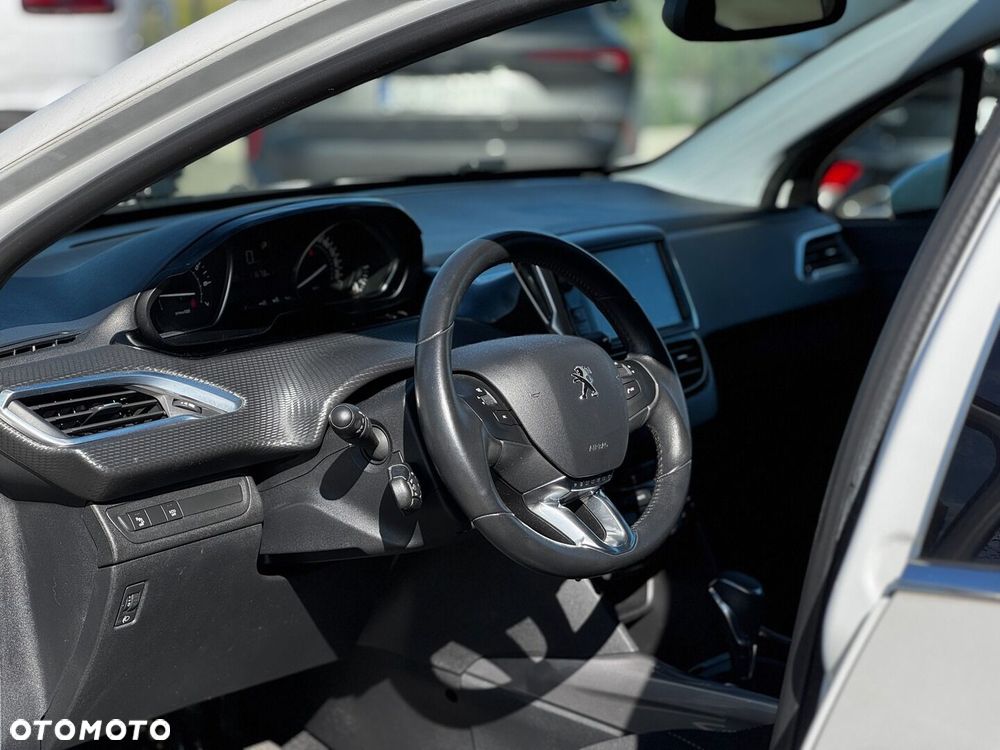 Peugeot 2008 1.2 Pure Tech Allure S&S EAT6 - 11