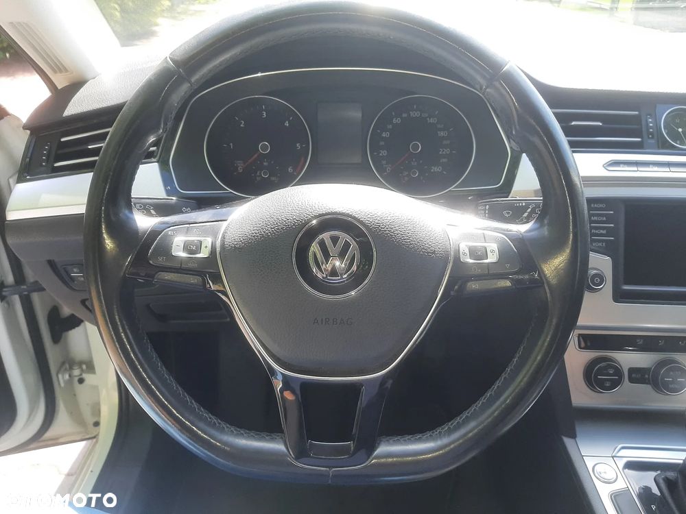 Volkswagen Passat - 12
