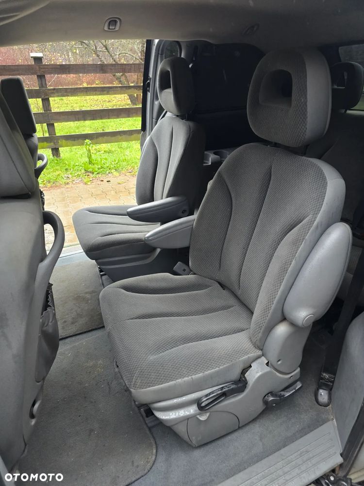 Chrysler Voyager 2.4 SE - 23