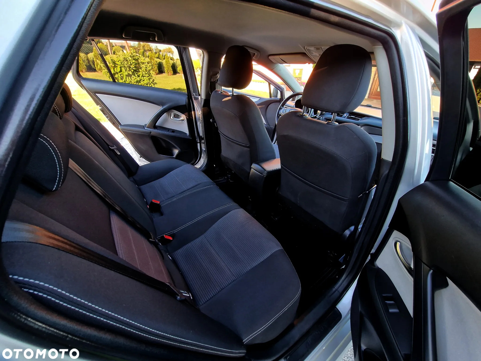 Toyota Avensis 2.0 D-4D Premium - 21