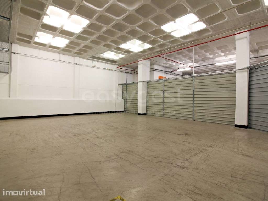Armazém Logístico situado em Zona Industrial em Alhos Vedros c/ 35m2 - Grande imagem: 2/9