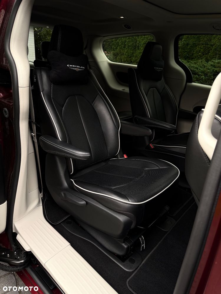 Chrysler Pacifica - 16