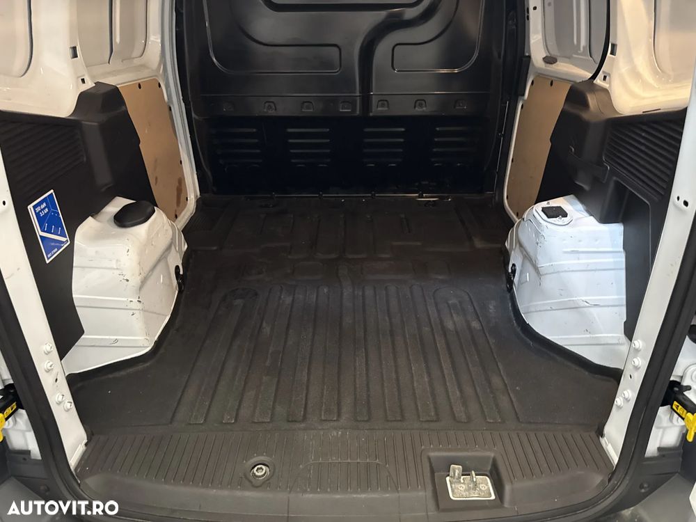 Ford Courier - 19