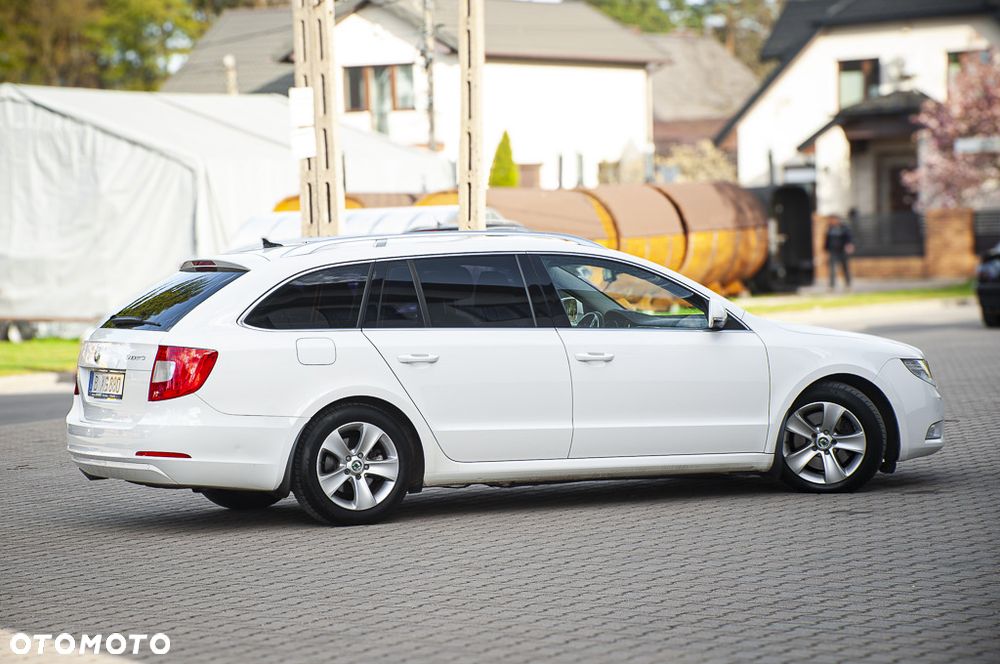 Skoda Superb 2.0 TDI DSG Ambition - 2