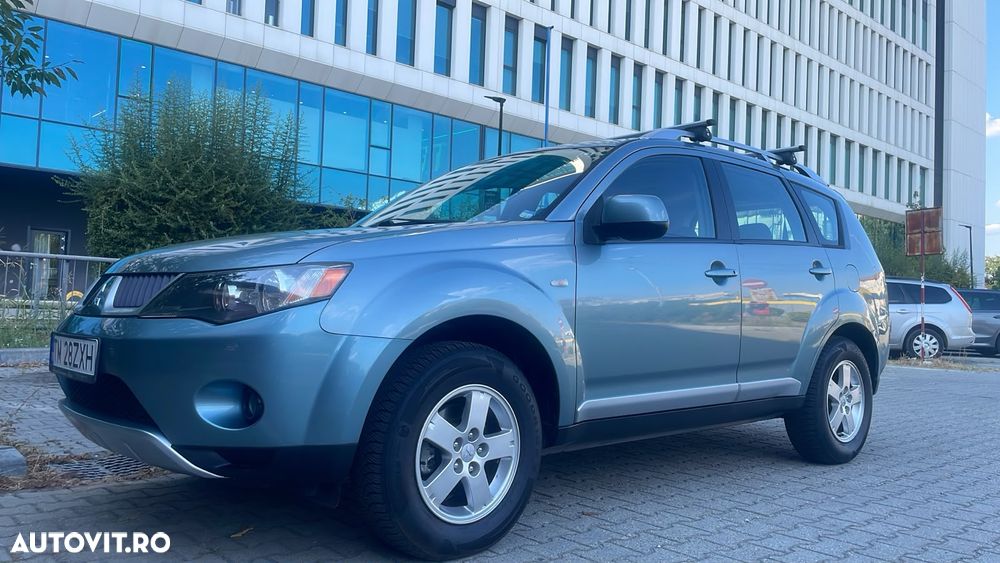 Mitsubishi Outlander - 1