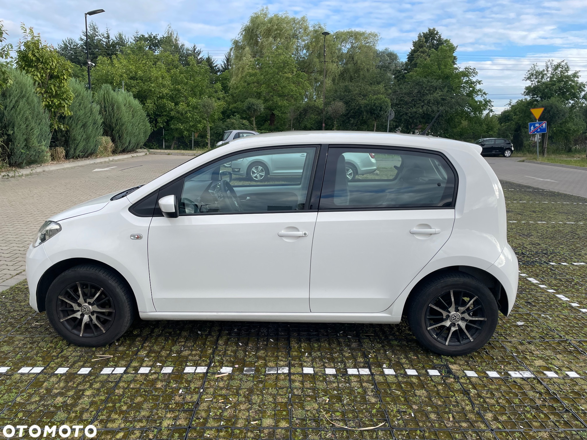Volkswagen up! 1.0 beats - 9