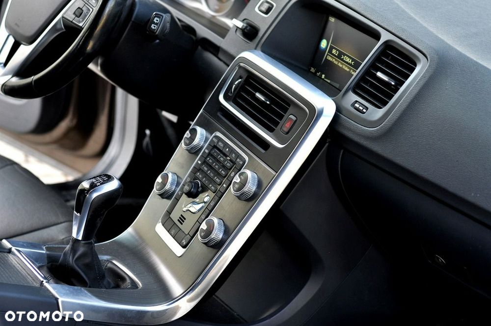 Volvo V60 Cross Country D3 Drive-E Momentum - 14