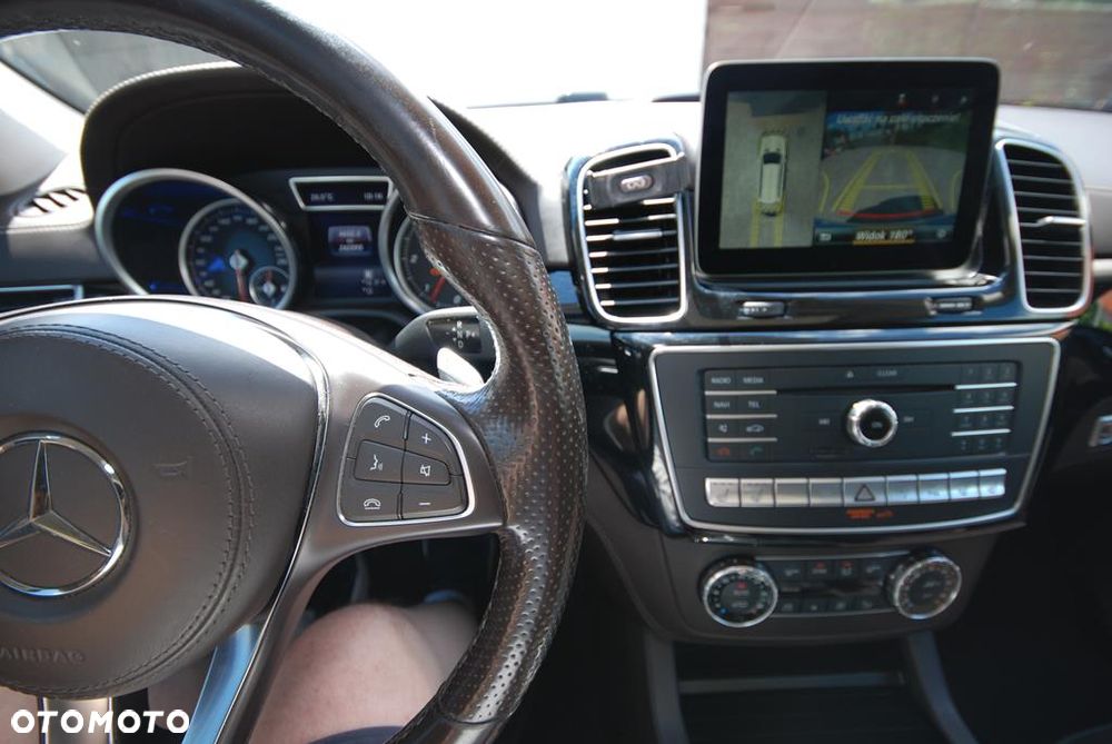 Mercedes-Benz GLS - 23