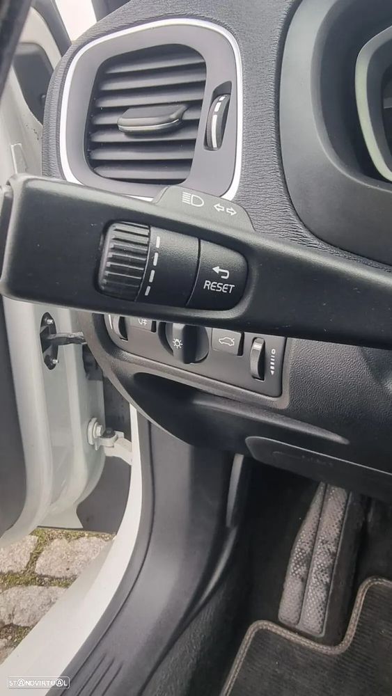 Volvo V40 - 18