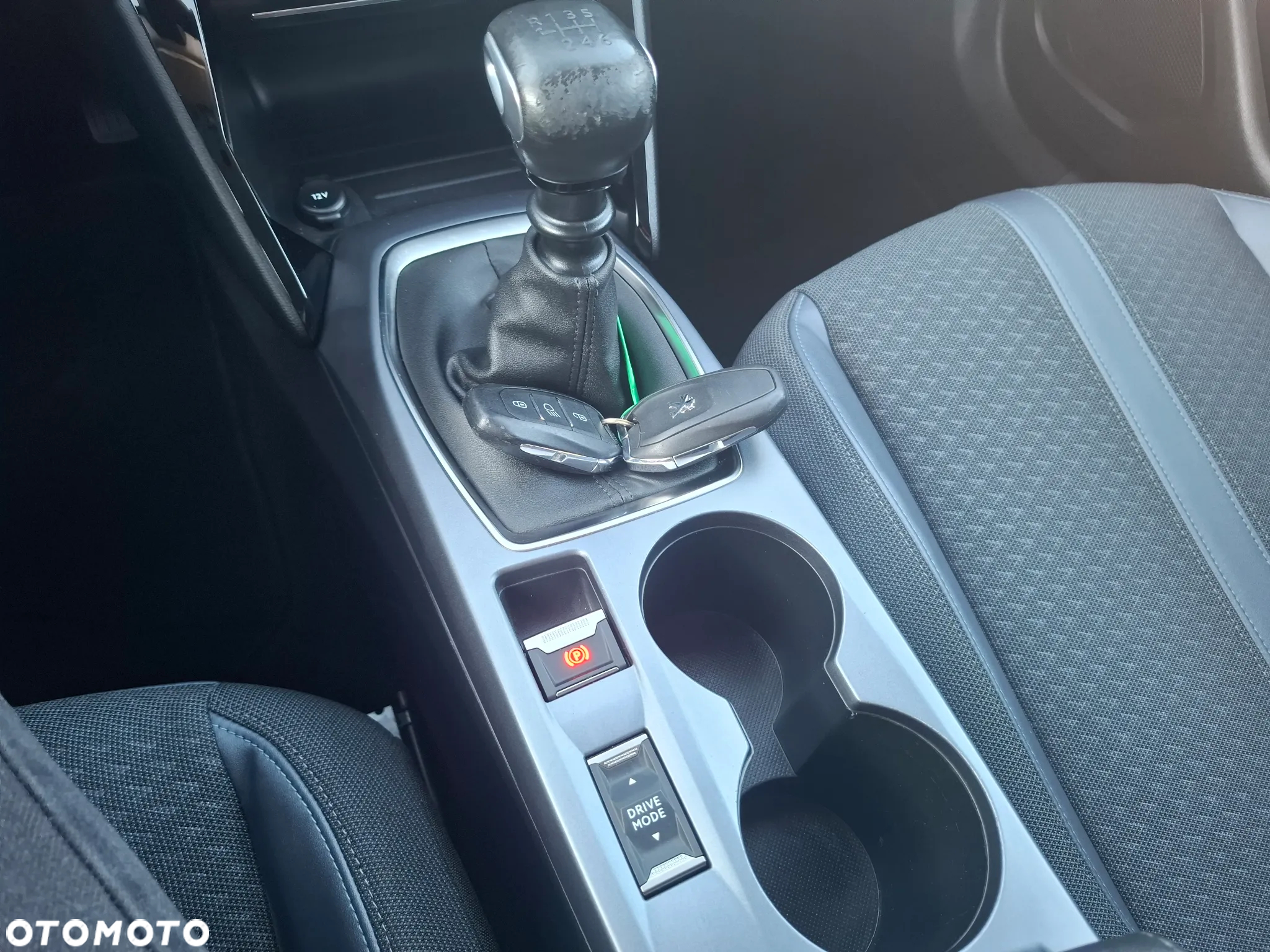 Peugeot 2008 PureTech 130 Allure - 24