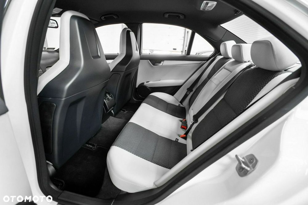 Mercedes-Benz Klasa C 63 AMG AMG SPEEDSHIFT MCT - 23