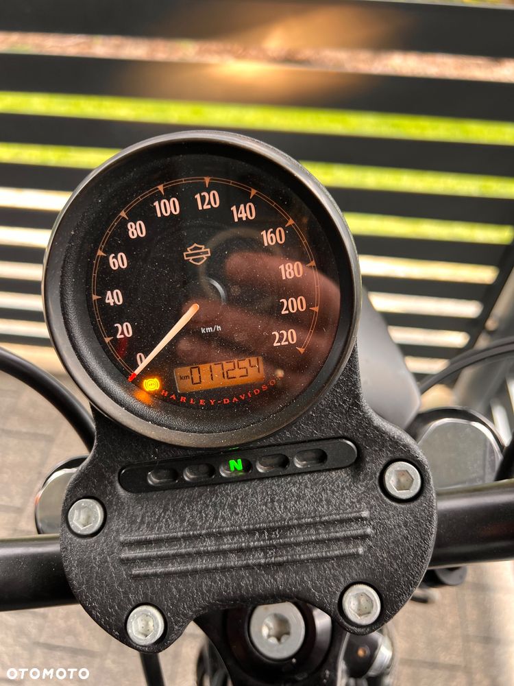 Harley-Davidson Sportster Iron 883 - 8