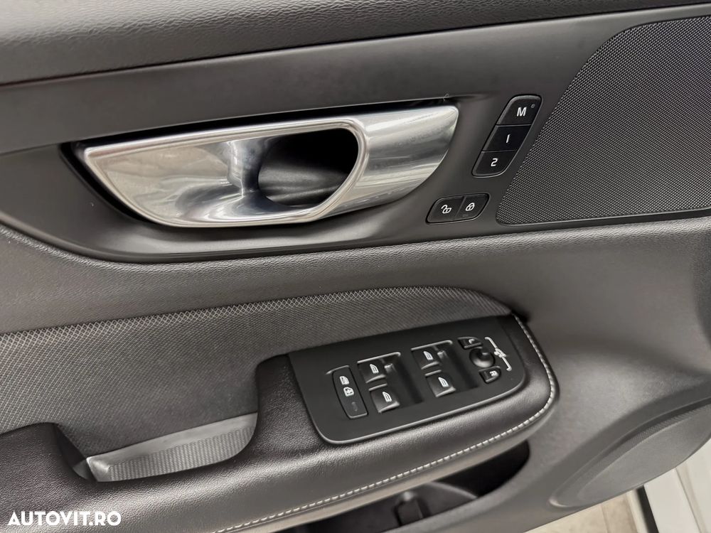 Volvo V60 D4 R-Design - 23