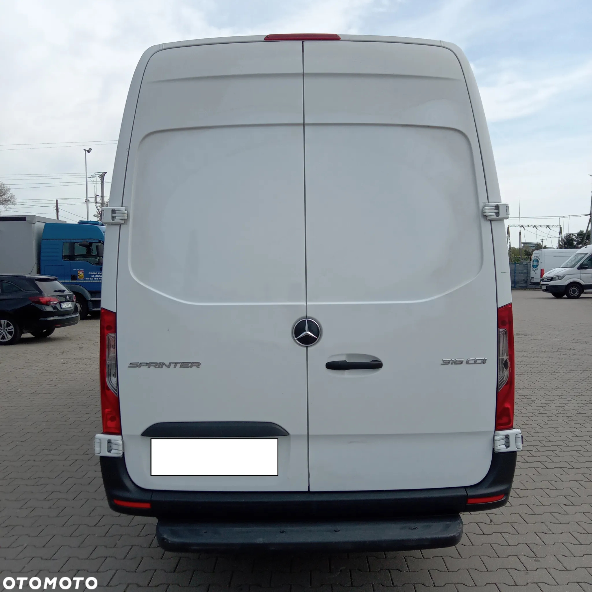 Mercedes-Benz Sprinter - 14