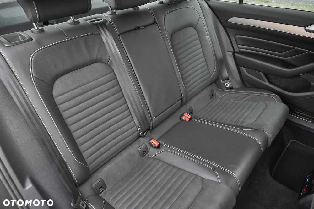 Volkswagen Passat - 33