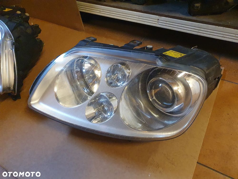 REFLEKTOR PRAWY VW TOURAN CADDY XENON - 6