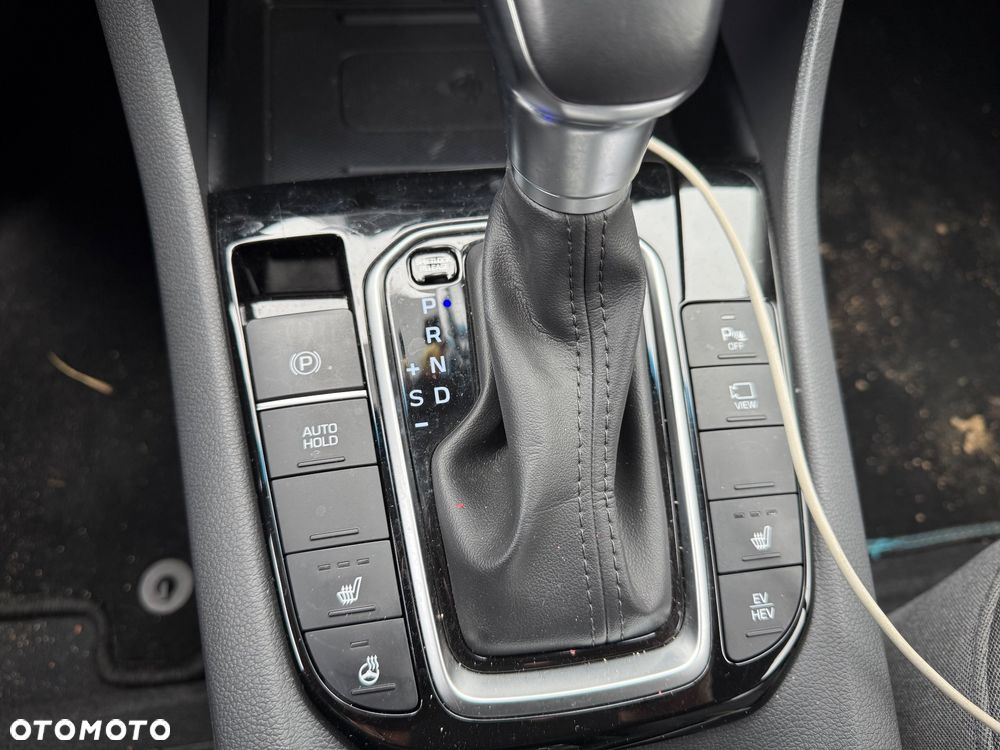 Hyundai IONIQ - 14