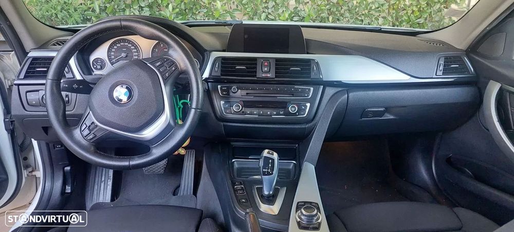 BMW 318 d Touring Auto Line Sport - 4