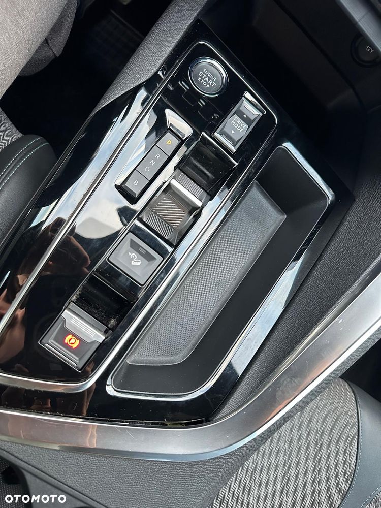 Peugeot 3008 1.6 PureTech Hybrid4 PHEV Allure S&S EAT8 - 18