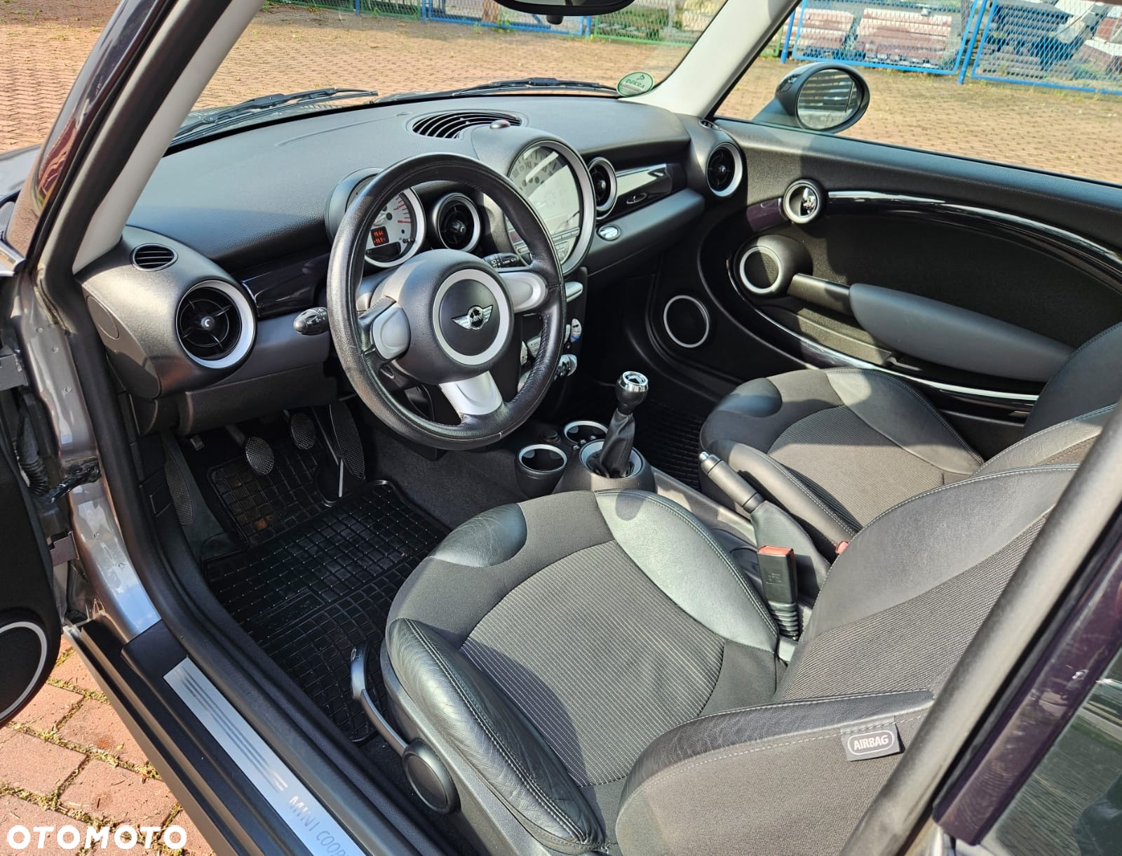 MINI Cooper Standard - 14