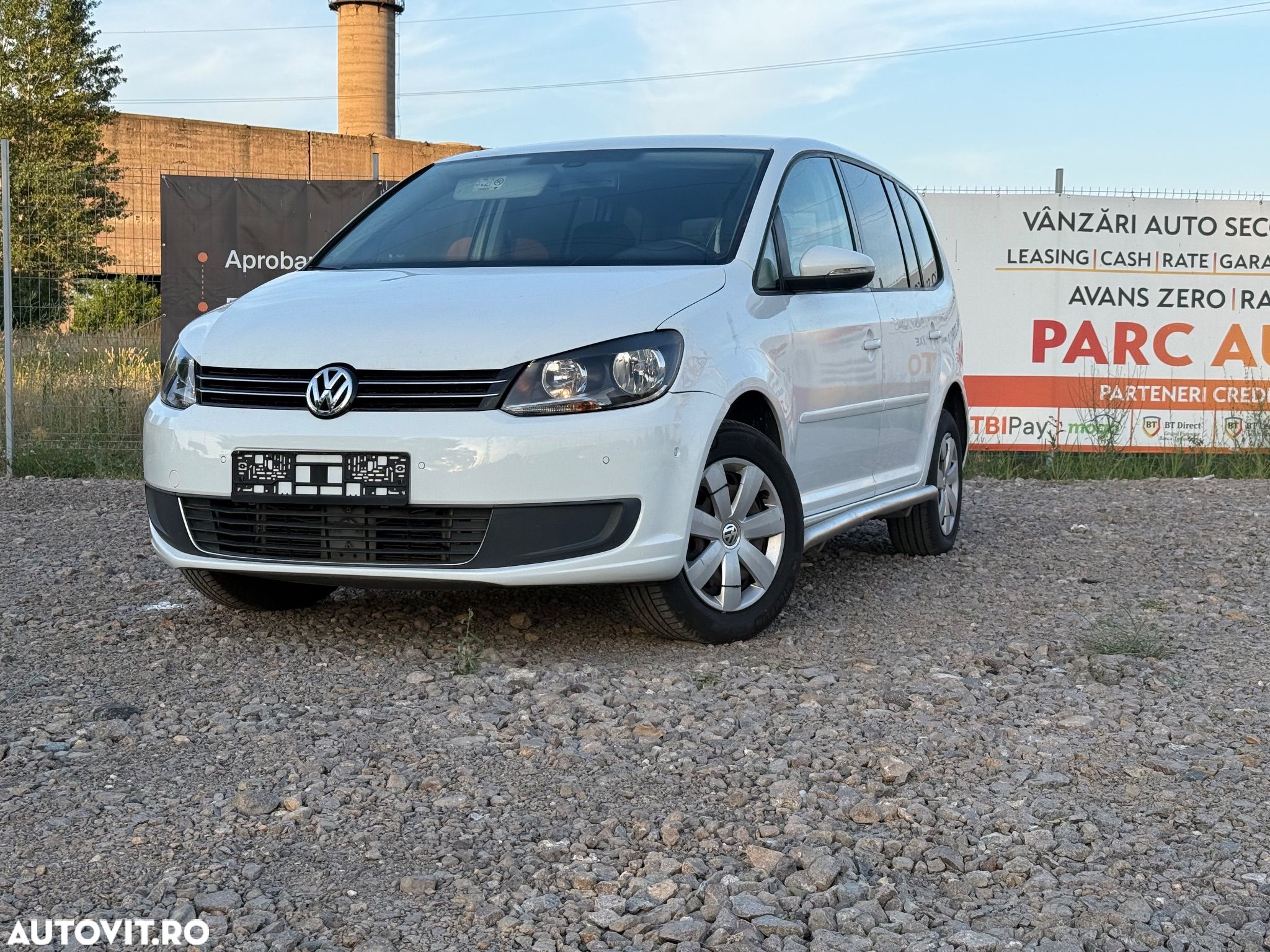 Volkswagen Touran 2.0 TDI DSG Comfortline - 1