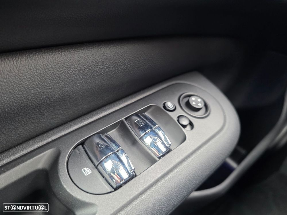 MINI Clubman Cooper D Premium Essential Auto - 20