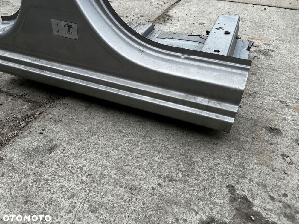 SŁUPEK B PRAWY ŚRODKOWY PRÓG DACIA SANDERO III 2021R - 2