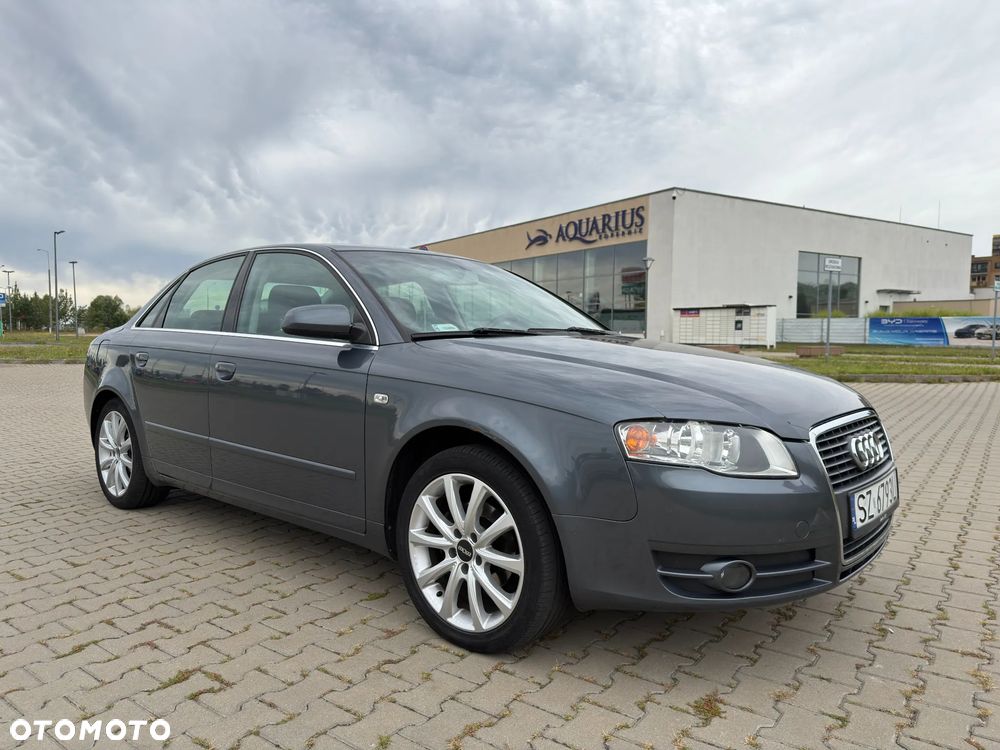 Audi A4 Limousine - 1