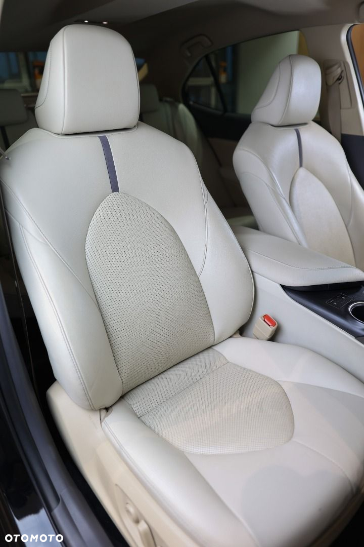 Toyota Camry - 20