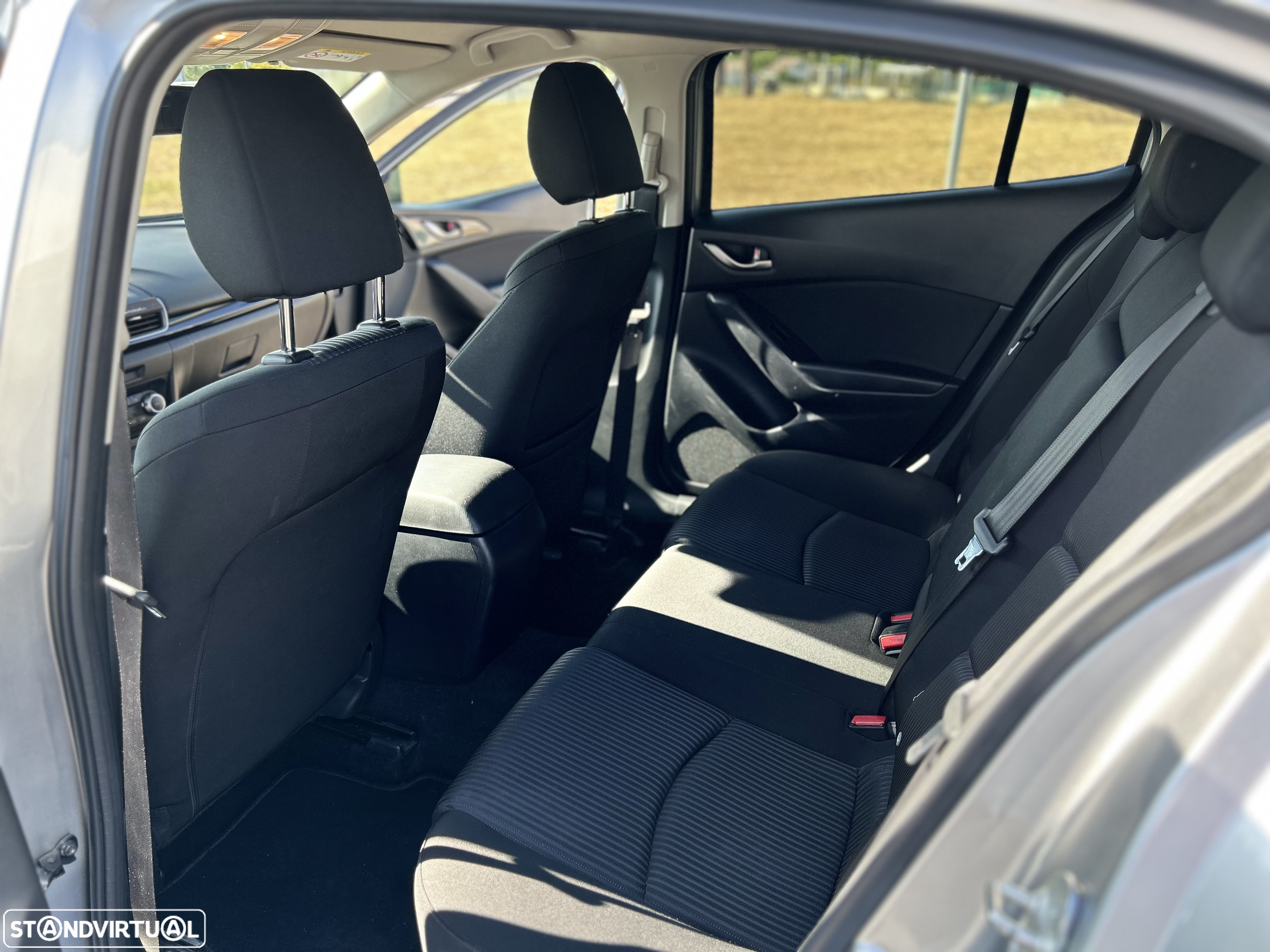 Mazda 3 1.5 Sky-G Evolve HS Navi - 48
