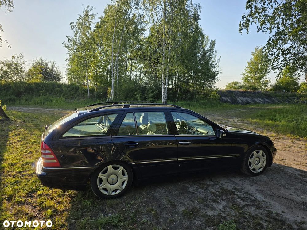 Mercedes-Benz Klasa C 320 4Matic Avantgarde Sport Edition - 7