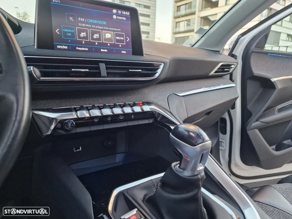 Peugeot 3008 PureTech 130 Stop & Start GPF Allure - 31
