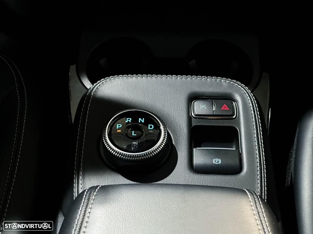 Ford Mustang Mach-E Premium AWD - 25