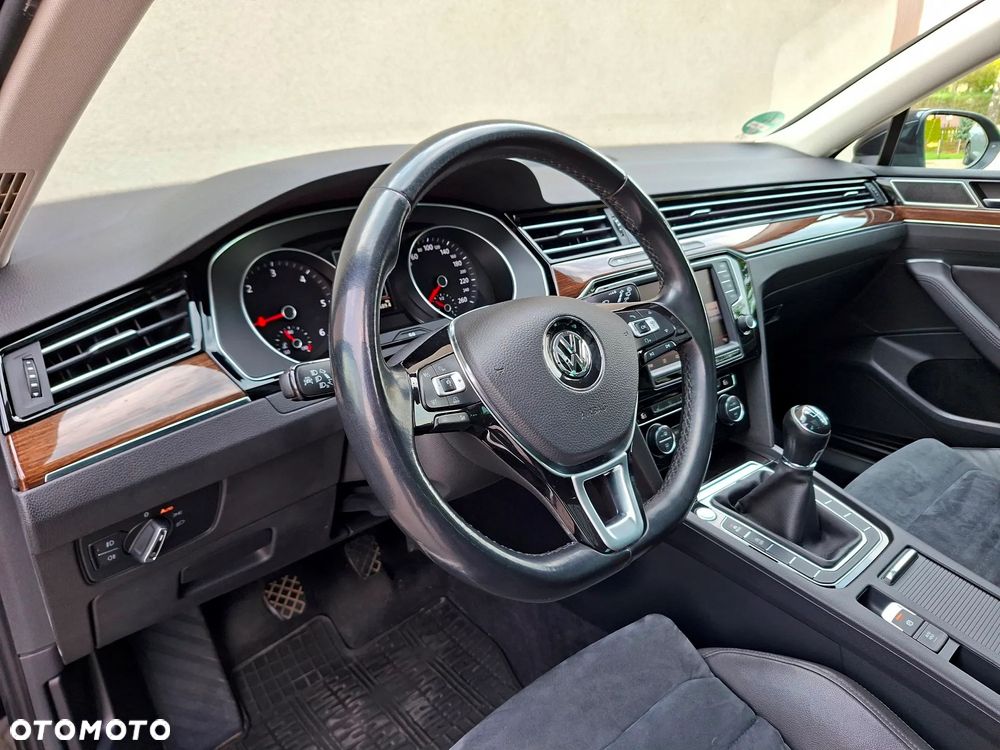 Volkswagen Passat 2.0 TDI (BlueMotion Technology) Highline - 35