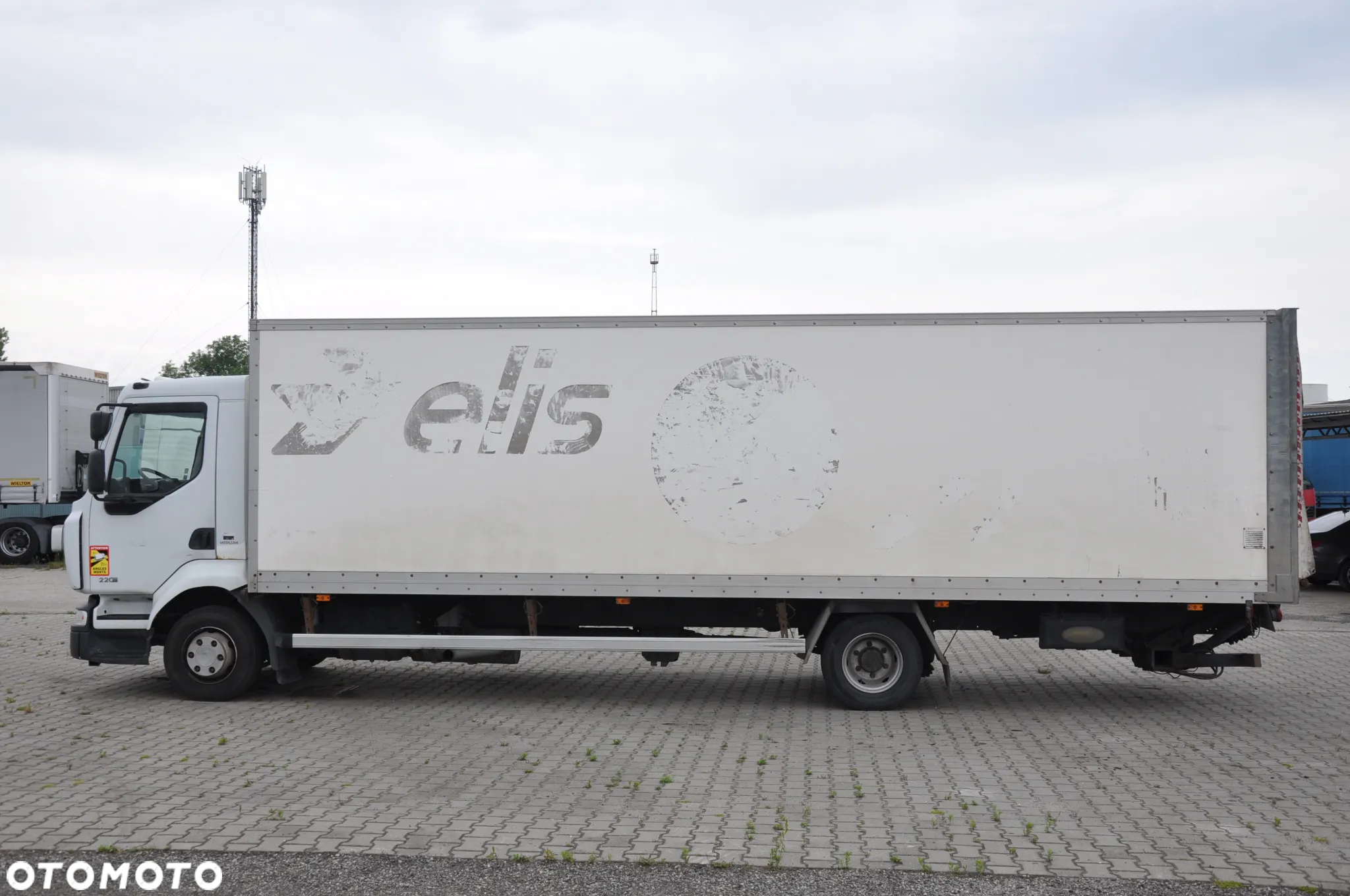 Renault MIDLUM 12.220 dł kontenera 7,90m - 4