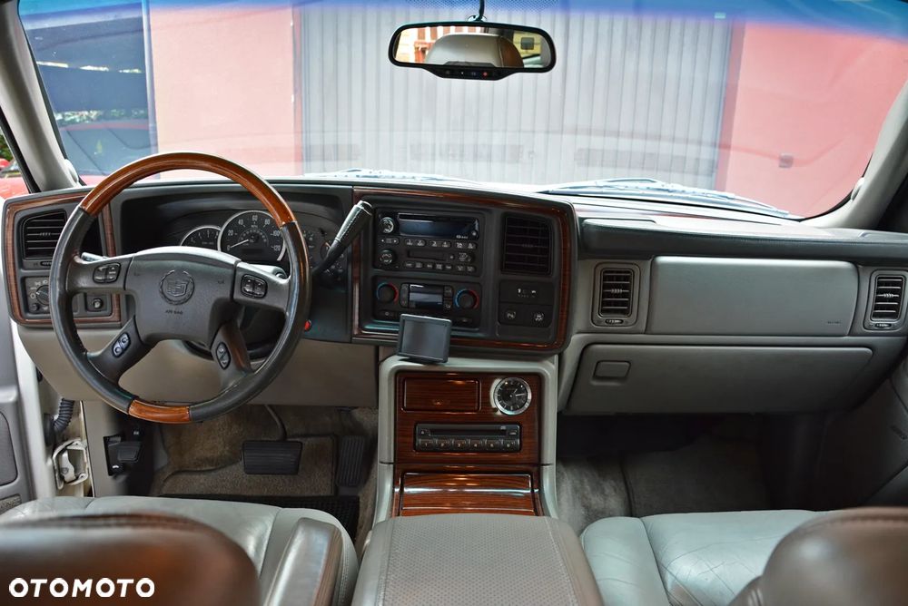 Cadillac Escalade - 17