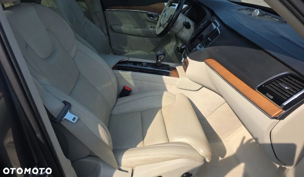 Volvo XC 90 - 19