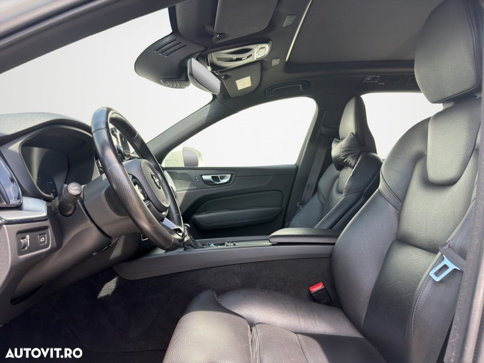 Volvo XC 60 B5 AWD Momentum Pro - 12
