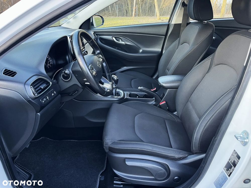 Hyundai i30 blue Kombi 1.6 CRDi Passion - 10