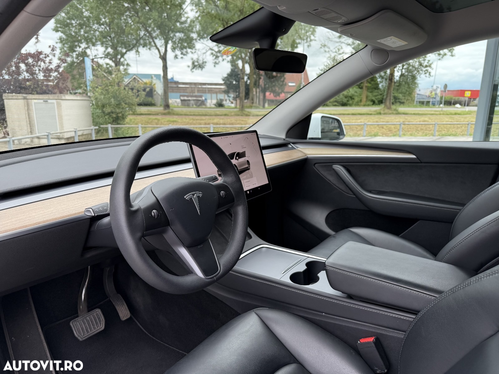 Tesla Model Y - 9