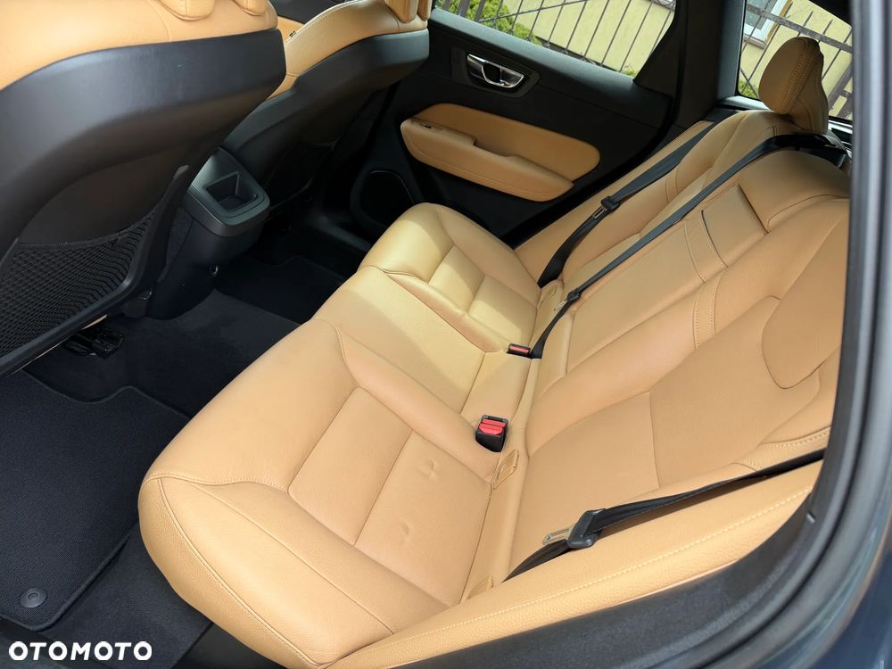 Volvo XC 60 T4 Momentum Pro - 33