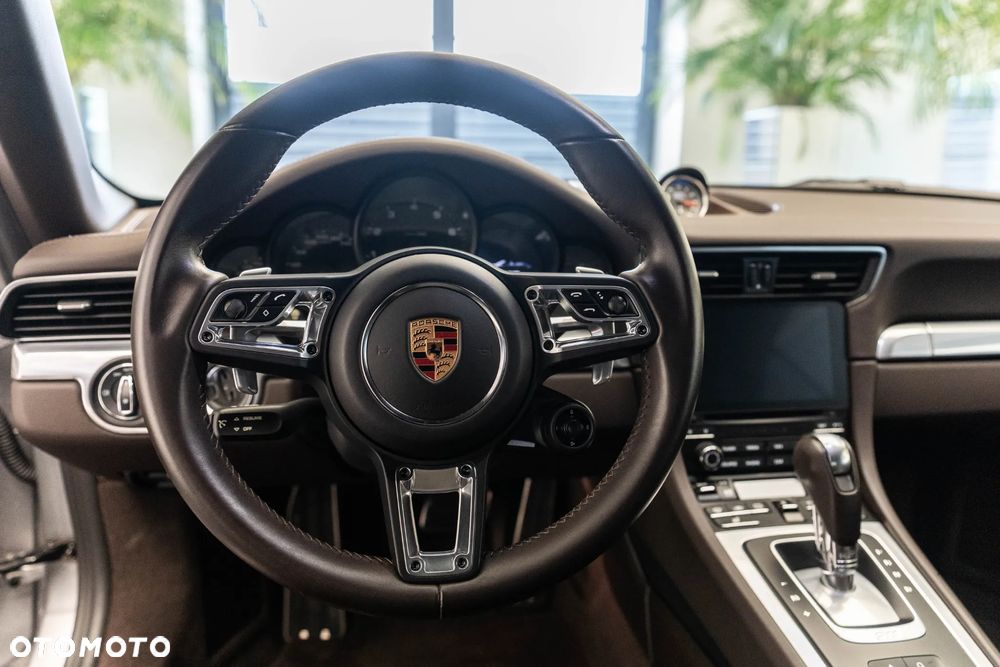 Porsche 911 Carrera PDK - 18