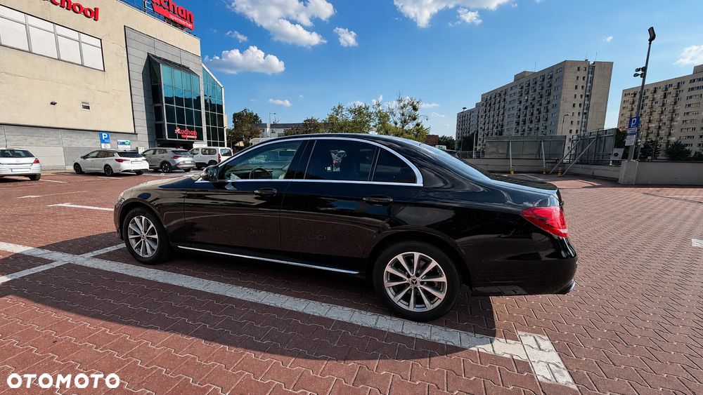 Mercedes-Benz Klasa E 220 d 4-Matic Business Edition 9G-TRONIC - 3