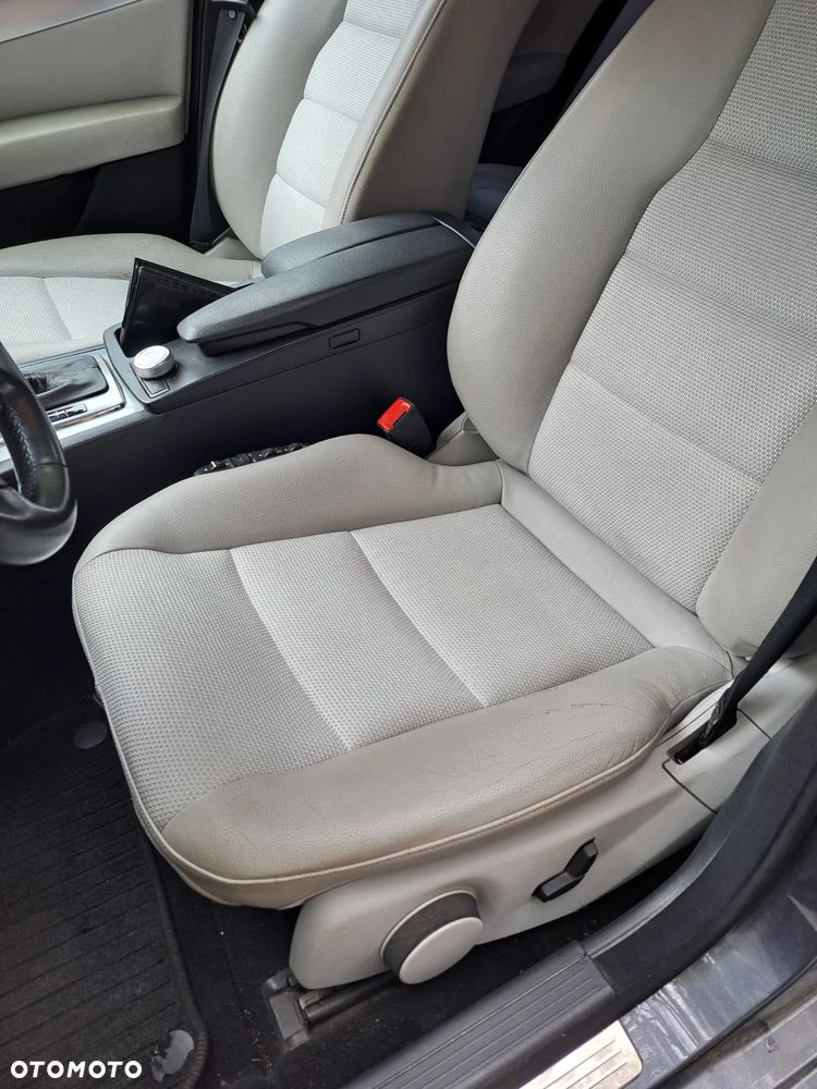 Mercedes-Benz Klasa C 250 CGI BlueEff Elegance - 9