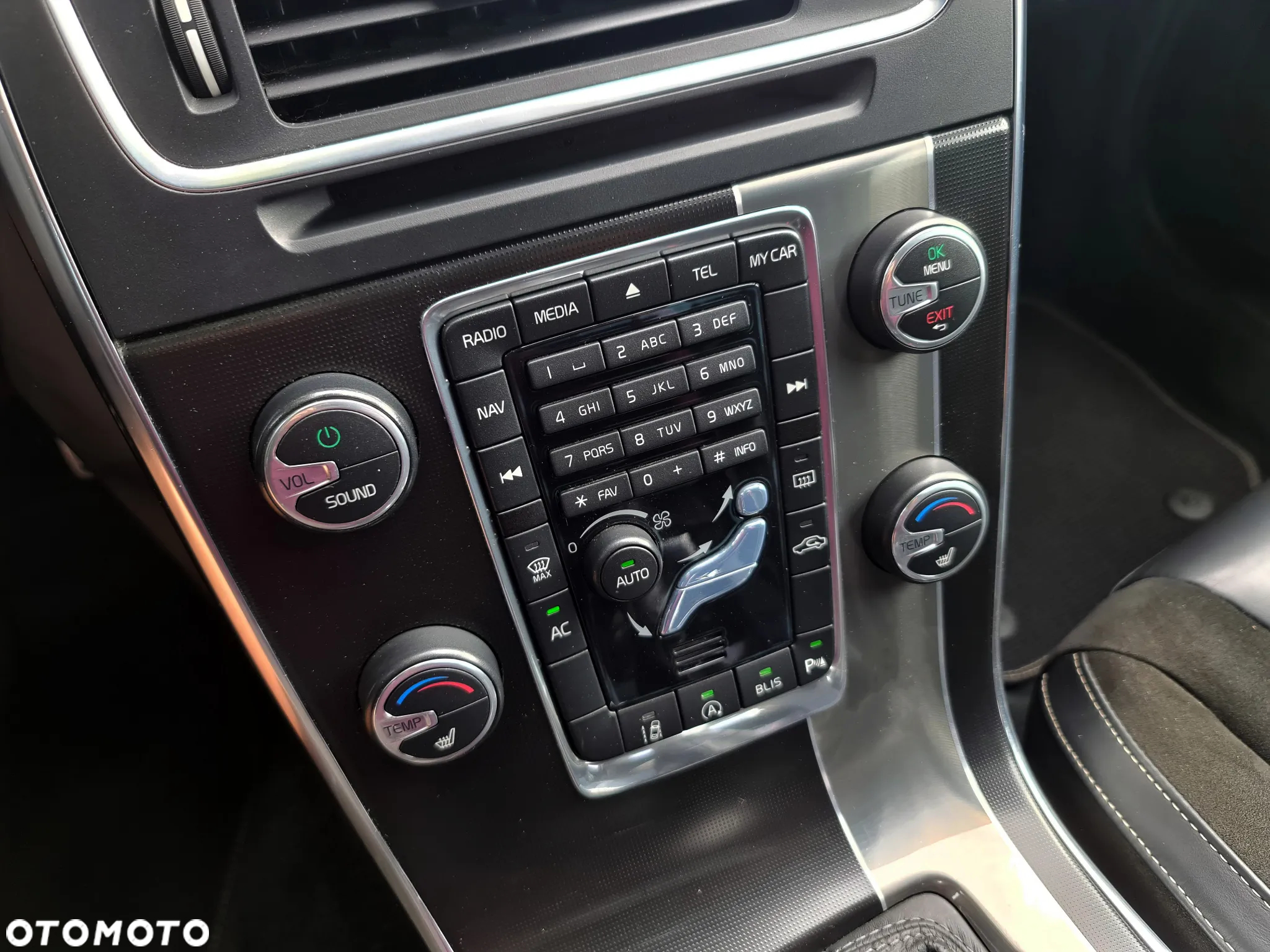 Volvo V60 D3 R-Design - 12