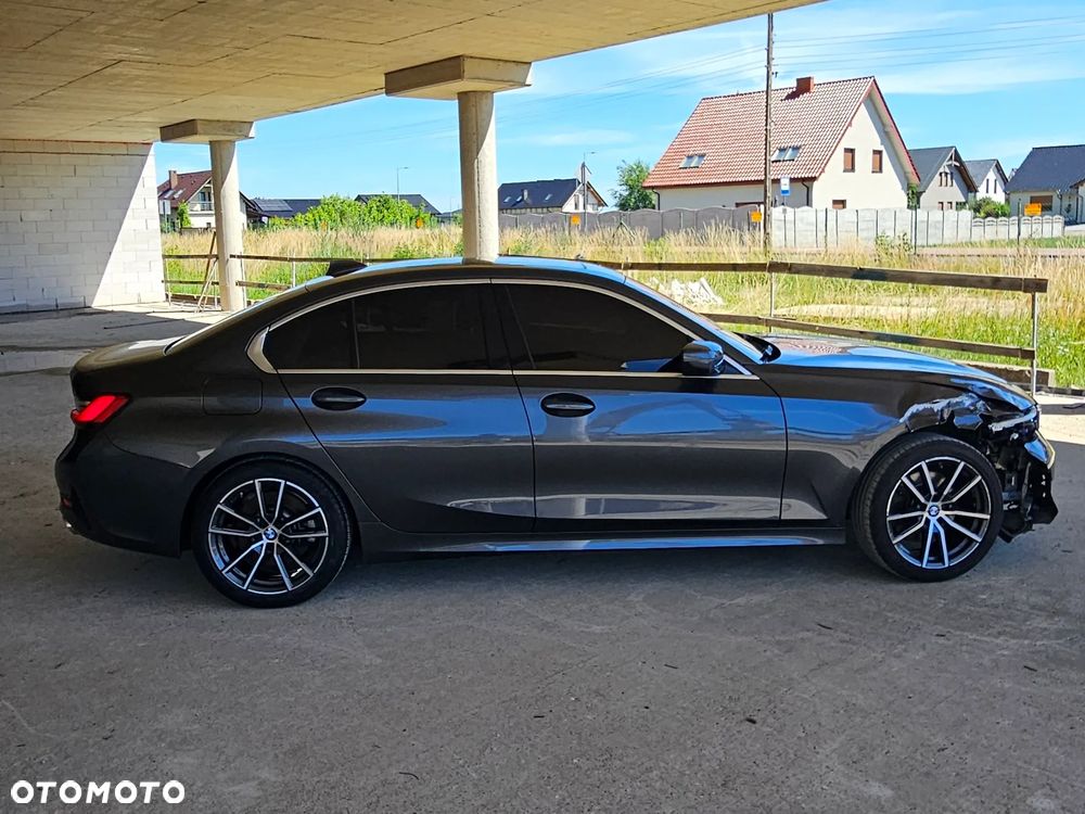 BMW Seria 3 330i xDrive Sport Line - 3