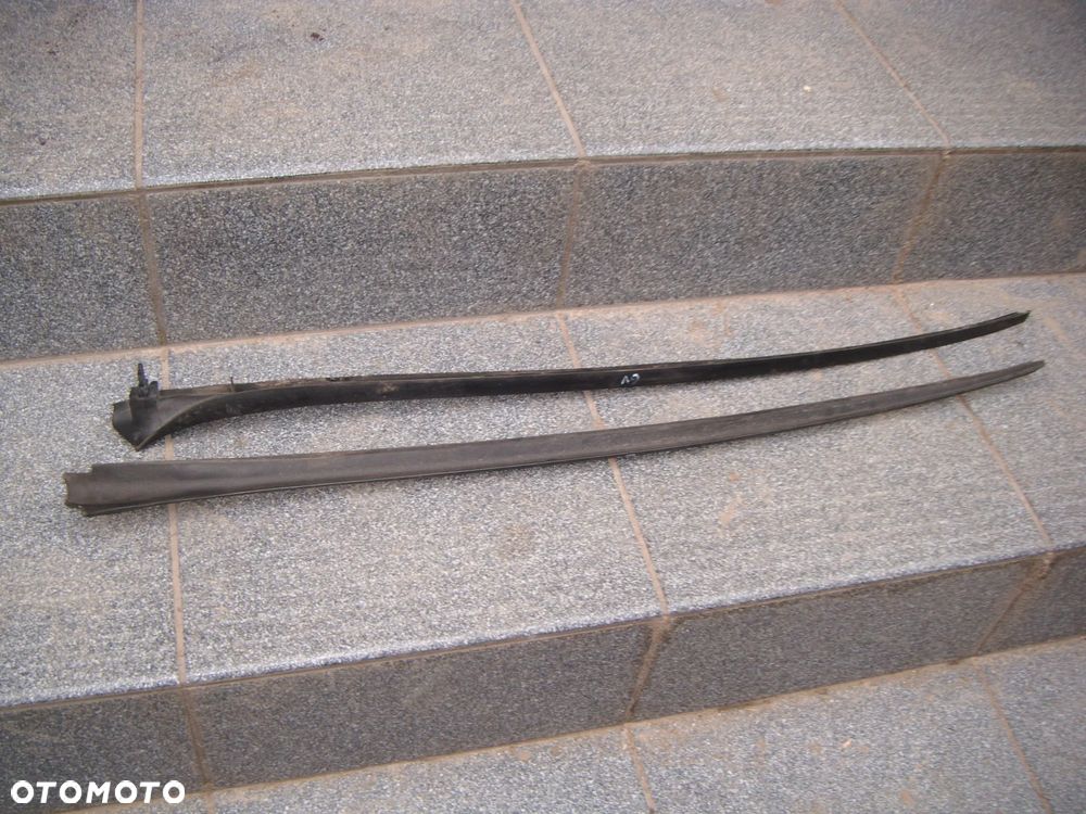 GOLF V  listwy szyby przód komplet 2szt - 1